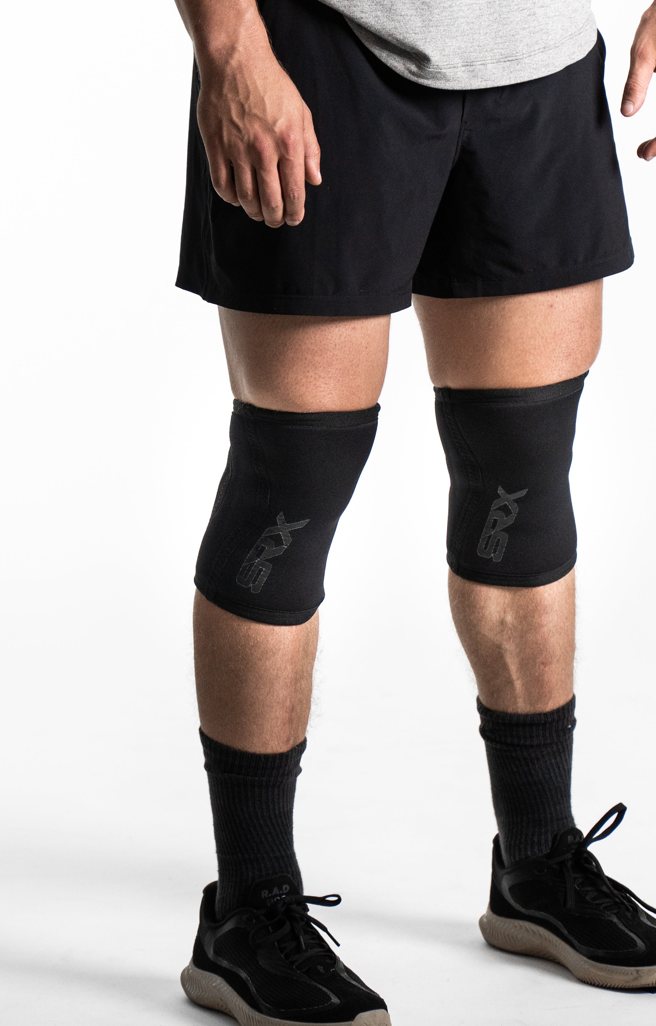 KNEE SLEEVES 6 MM - Black